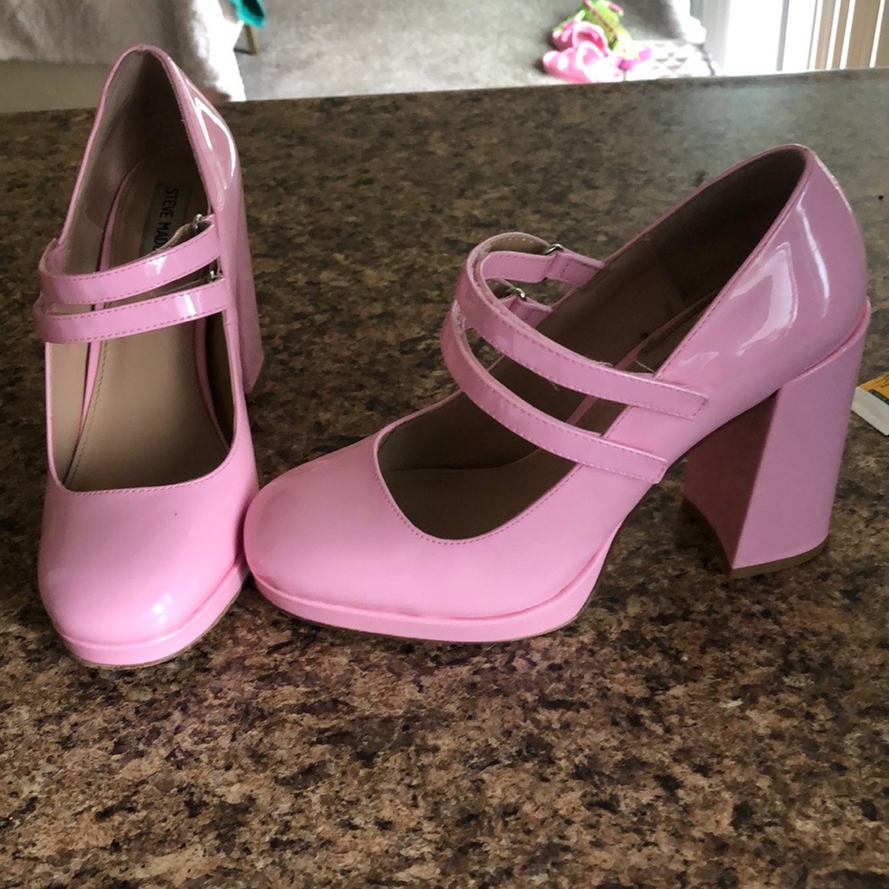 Baby pink Steve Madden size 9 Mary Jane pumps.